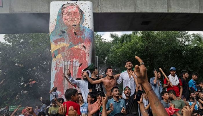 শেখ হাসিনাকে ভারতে রেখে দেশে ফিরছে সেই বিমান