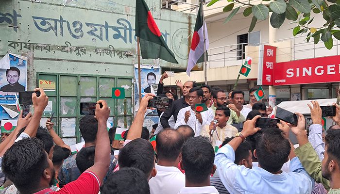 শ্রীপুরে যুবলীগের আনন্দ মিছিল