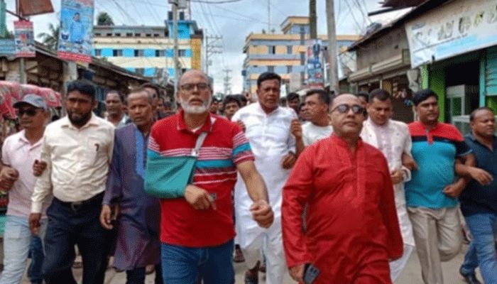 কিশোরগঞ্জের পাকুন্দিয়া উপজেলা পরিষদের চেয়ারম্যান এমদাদুল হক জুটনের অপসারণের দাবিতে অবস্থান কর্মসূচি পালন করেছে উপজেলা বিএনপি। প্রবা ফটো