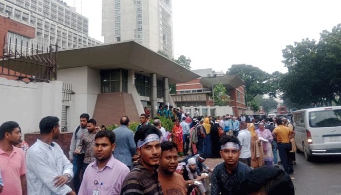 প্রতিবন্ধী বিদ্যালয়ের স্বীকৃতি ও এমপিওভুক্তির দাবিতে শিক্ষকদের সচিবালয় ঘেরাও