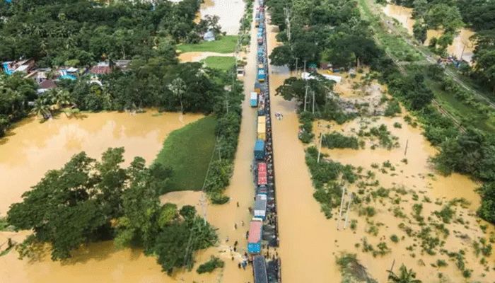 বিশুদ্ধ পানি ও খাবারের সংকট দুর্গত এলাকায়