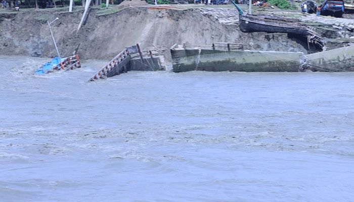 নেই মুছাপুর স্লুইসগেটের অস্তিত্ব, আতঙ্কে এলাকাছাড়া স্থানীয়রা