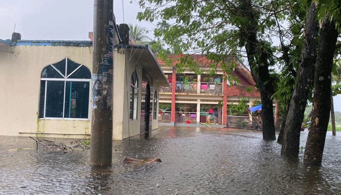 রাতভর বৃষ্টিতে নোয়াখালীতে বন্যা পরিস্থিতির আরও অবনতি