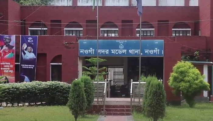 নওগাঁয় ১১ থানা সচল, যৌথ টহলে পুলিশ