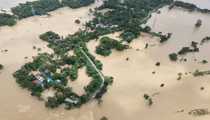 বন্যার্ত এলাকায় ক্ষুদ্র অর্থায়ন প্রতিষ্ঠানগুলোর মানবিক সহায়তা, কিস্তি আদায় স্থগিত
