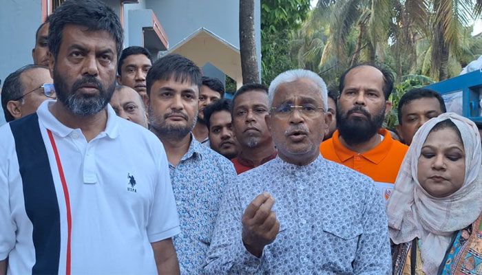 মানুষকে দমন করার জন্য সেনাবাহিনীর অস্ত্র পুলিশকে দেওয়া হয়েছে : আলাল