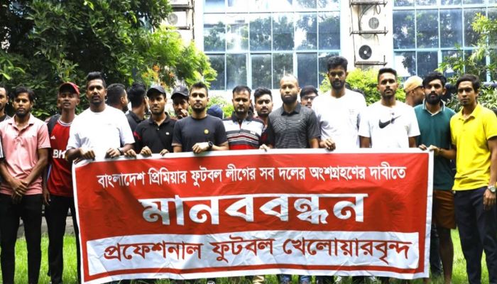 যে ৭ দফা দাবি নিয়ে বাফুফেতে ফুটবলাররা 