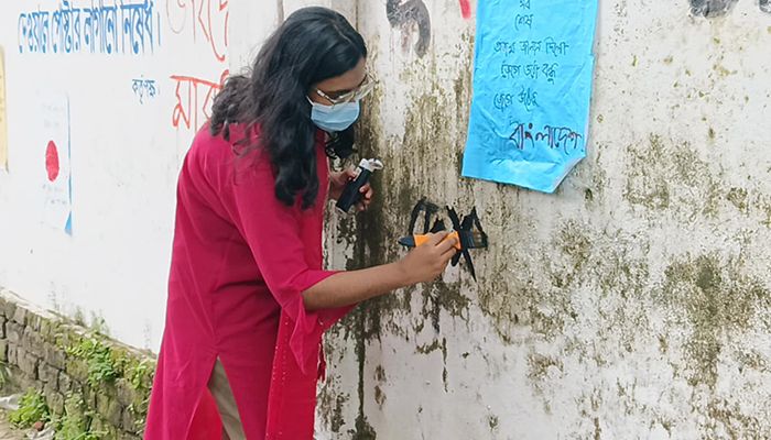গানে দেয়াল লিখনে দেশজুড়ে শিক্ষক শিক্ষার্থীদের প্রতিবাদ 