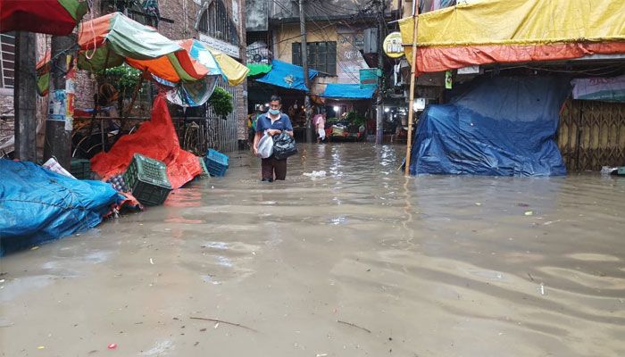 টানা বৃষ্টিতে ডুবল বন্দর নগরী