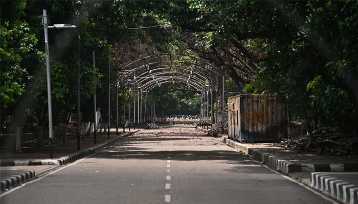 কাঁটাতারে ঘেরা ধানমন্ডি ৩২