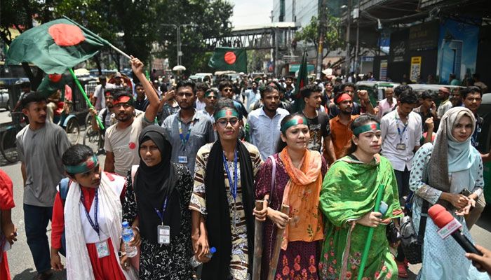কাঁটাতারে ঘেরা ধানমন্ডি ৩২