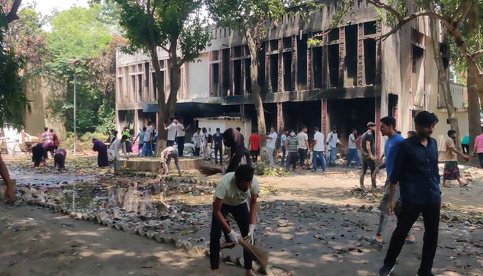 ১৩ পুলিশকে পিটিয়ে হত্যা করা সেই থানায় কার্যক্রম শুরু