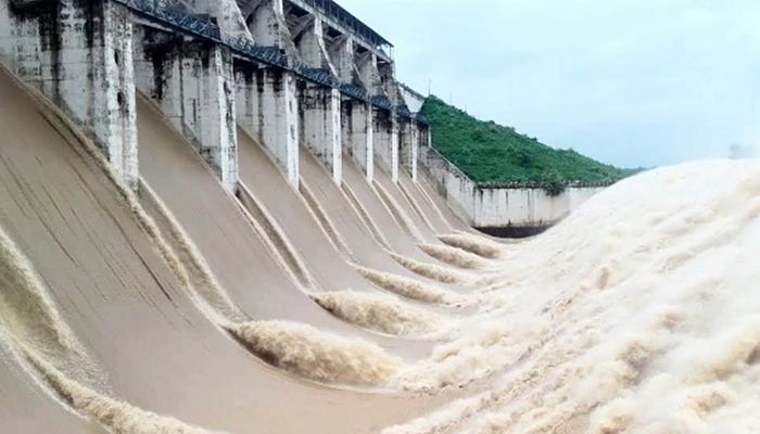 ফারাক্কার ১০৯ গেট খুলল ভারত