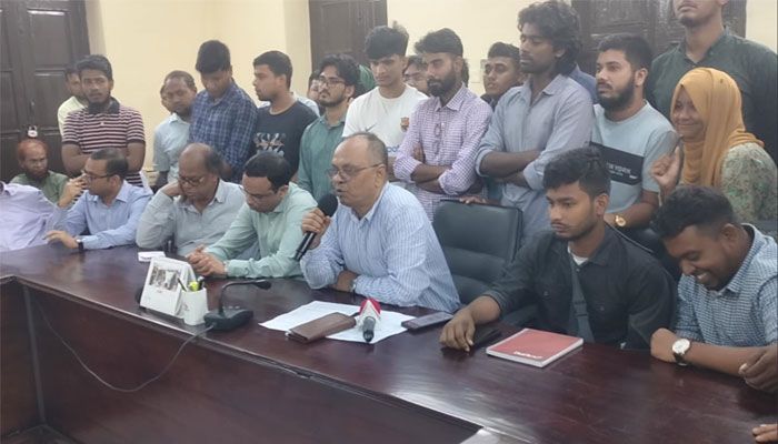 রাজনীতি নিষিদ্ধসহ ৫ দফা দাবিতে জবি শিক্ষার্থীদের আল্টিমেটাম