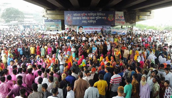 কালিয়াকৈর পৌর মেয়রকে পুনর্বহালের দাবিতে বিক্ষোভ