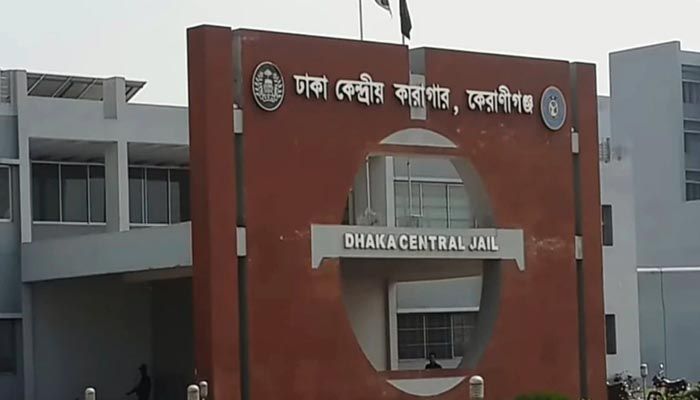 কারা ফটক ভেঙে বন্দিদের বের হওয়ার চেষ্টা : সেনাবাহিনীর ফাঁকা গুলি
