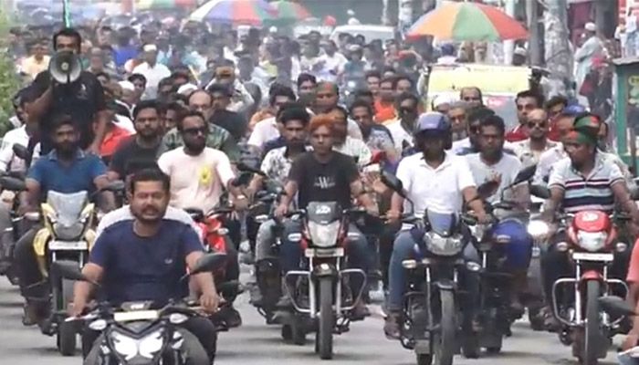 কুষ্টিয়ায় মামলার ভয় দেখিয়ে চাঁদাবাজি, প্রতিবাদে মোটরসাইকেল ‍শোভাযাত্রা