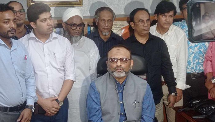 দুর্যোগের সময় ফুল দিয়ে শ্রদ্ধা জানাবেন না : দায়িত্ব নিয়ে ঢাবি উপাচার্য