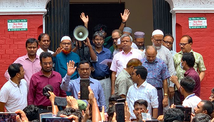 শিক্ষার্থীদের আন্দোলনের মুখে রাজশাহী কলেজের অধ্যক্ষের পদত্যাগ