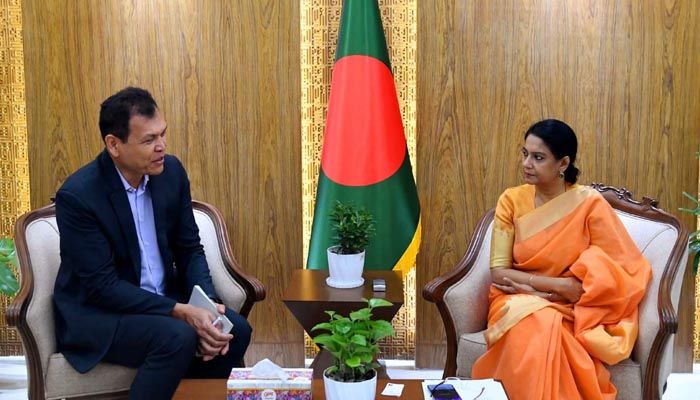 সচিবালয়ে এডিবি কান্ট্রি ডিরেক্টর এডিমন গিন্টিংয়ের সঙ্গে বৈঠক করেন সৈয়দা রিজওয়ানা হাসান। প্রবা ফটো