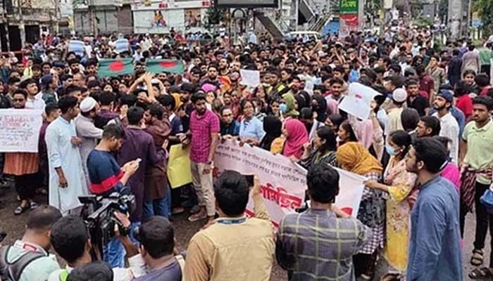 রাজধানীর সায়েন্সল্যাবে আন্দোলনকারীদের অবস্থান