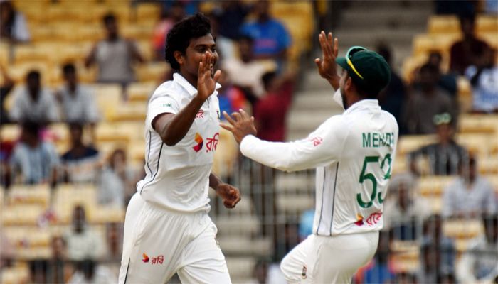জয়সওয়ালকে ফেরালেন নাহিদ, মিরাজের শিকার রাহুল, চাপে ভারত