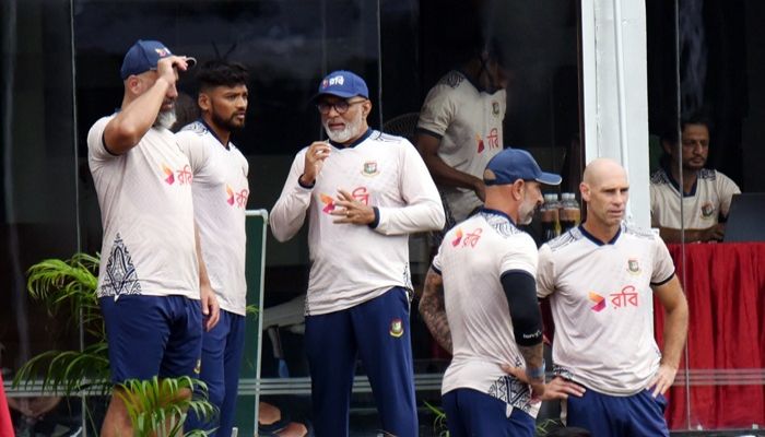 কানপুরে আজ অলস কেটেছে শান্তদের সময়, খেলা গড়ায়নি এক মিনিটের জন্যও— কানপুর থেকে ছবি তুলেছেন আ. ই. আলীম
