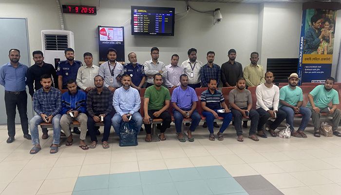 আমিরাতে ক্ষমা পাওয়া ৫৭ বাংলাদেশির ১২ জন দেশে ফিরেছেন