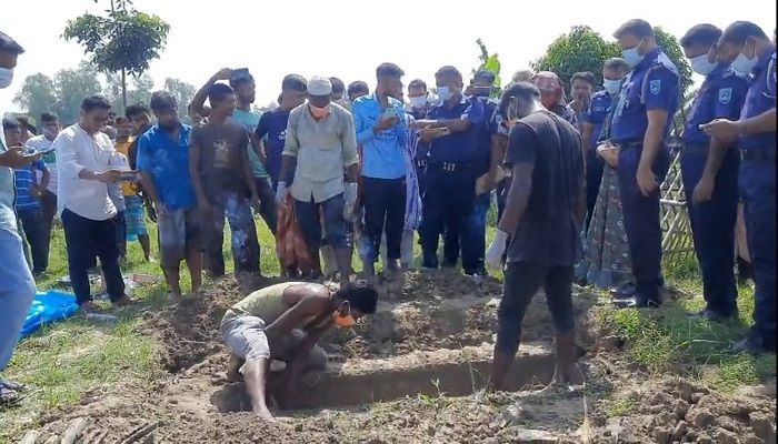 হিলিতে ছাত্র-জনতার অভ্যুত্থানে নিহত সূর্যের মরদেহ উত্তোলন