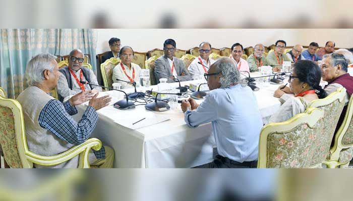 অন্তর্বর্তী সরকার কোনো ভুল করলে নির্দ্বিধায় লিখুন