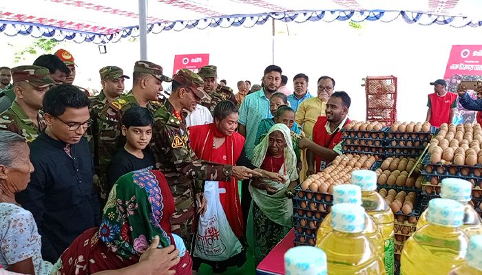 খাগড়াছড়িতে বিদ্যানন্দের ‘এক টাকার বাজার’