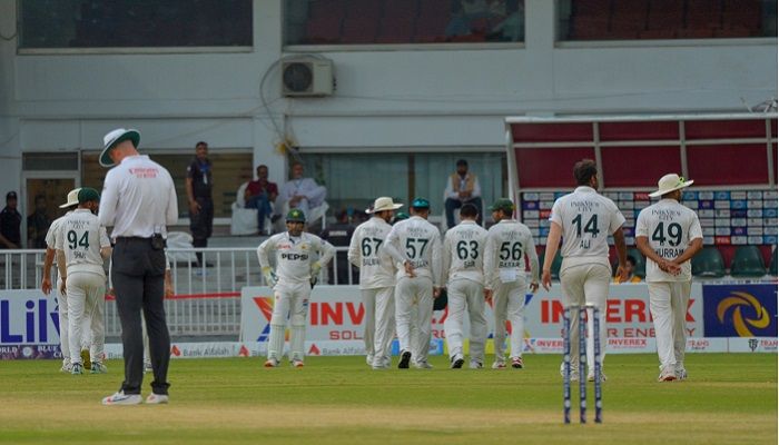 পাকিস্তানের সাবেকদের কাঠগড়ায় মাসুদ-বাবররা