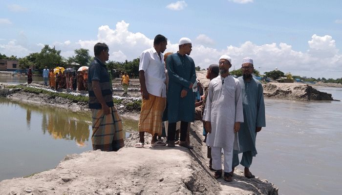 ভাঙন আতঙ্কে ৪ শতাধিক পরিবার