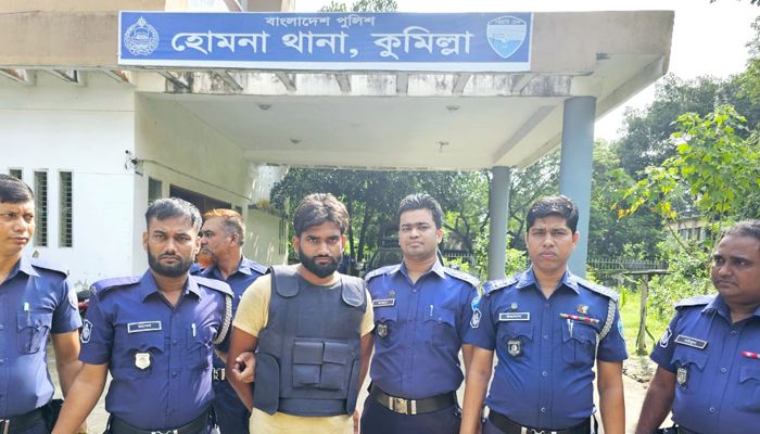 হোমনায় মা ও দুই শিশু হত্যার ঘটনায় যুবক গ্রেপ্তার