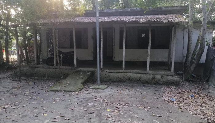 বিএনপি নেতা দখল করলেন সুনীল স্মৃতি পাঠাগার