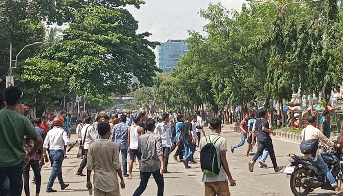 সায়েন্সল্যাবে দুই কলেজের শিক্ষার্থীদের মধ্যে সংঘর্ষ