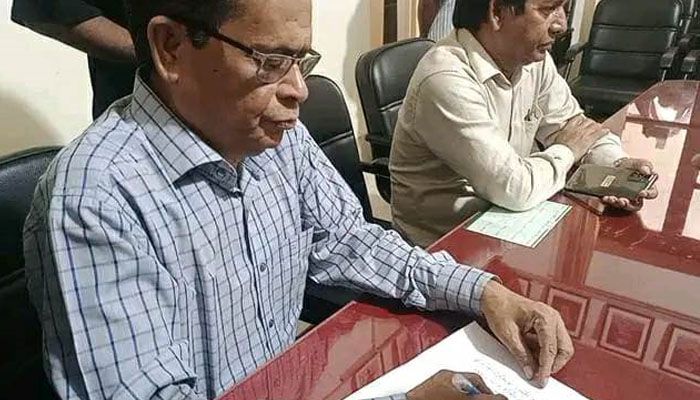 বিক্ষোভের মুখে দায়িত্ব নেওয়ার আড়াই ঘণ্টা পর রাজশাহী কলেজের অধ্যক্ষের পদত্যাগ