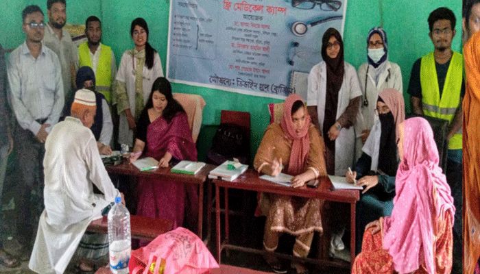 কুমিল্লার বুড়িচংয়ে বন্যার্তরা পেল বিনামূল্যে ওষুধ ও চিকিৎসাসেবা