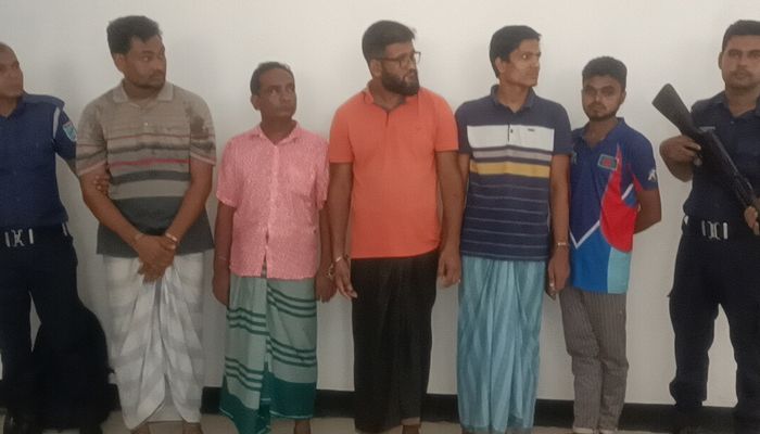 শ্রমিকদের উস্কানির অভিযোগে ছাত্রলীগ নেতাসহ গ্রেপ্তার ৫