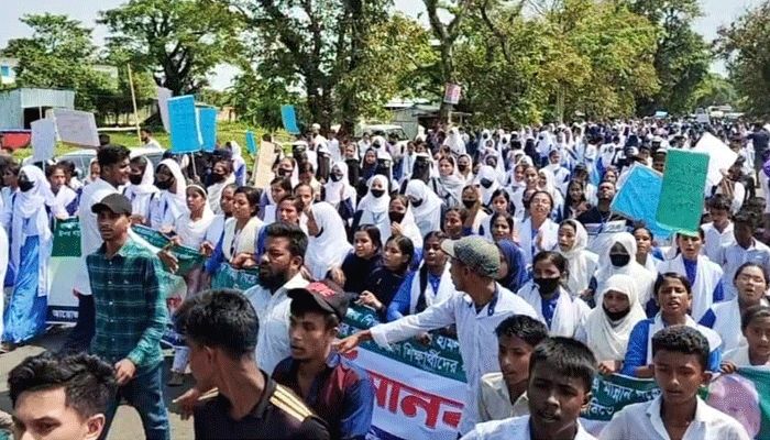 সাবেক পরিকল্পনামন্ত্রী মান্নানের মুক্তির দাবিতে ফের রাজপথে শিক্ষার্থীরা