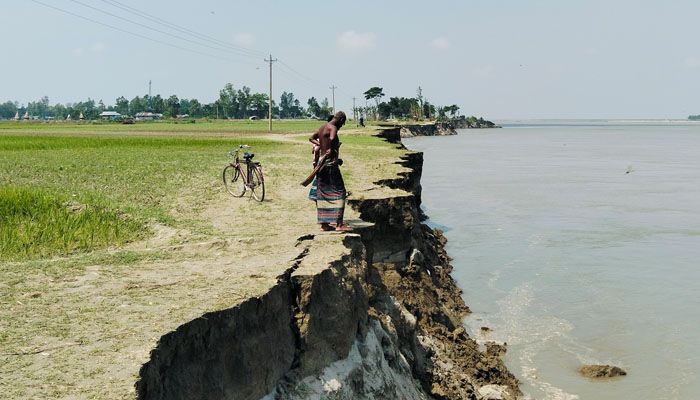 যমুনায় বিলীন ২ শতাধিক বাড়িঘর