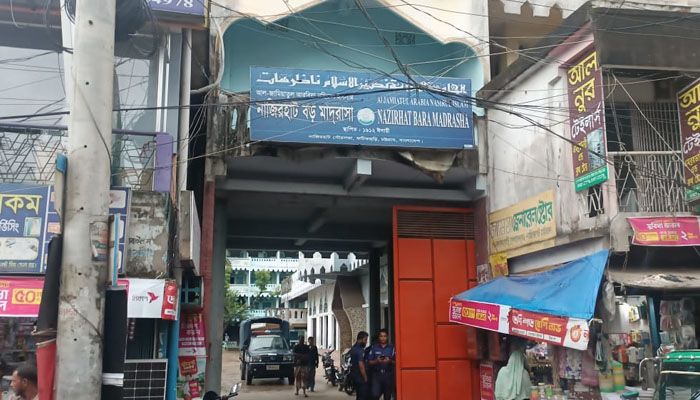 নাজিরহাট বড় মাদ্রাসায় দুপক্ষের সংঘর্ষে আহত ১০, ১৪৪ ধারা জারি