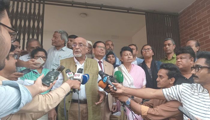 শ্রমিকরা ১৫ বছরেও ন্যায্য পারিশ্রমিক পাননি : ড. দেবপ্রিয় ভট্টাচার্য