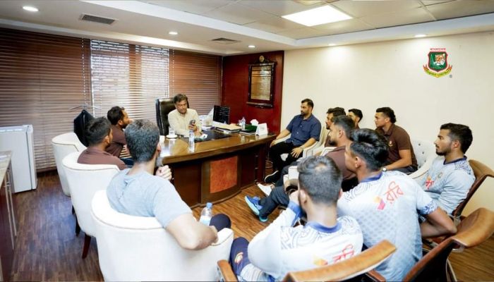 বিসিবি সভাপতির সঙ্গে ক্রিকেটারদের বৈঠক, ছিলেন তামিমও   