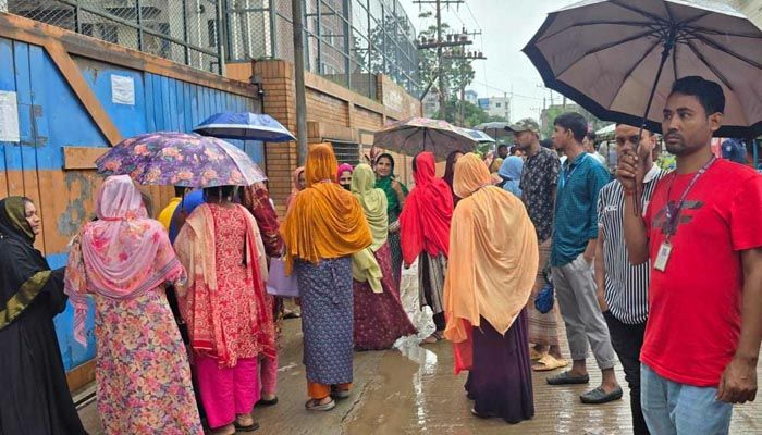 আশুলিয়ায় ১৯ পোশাক কারখানা বন্ধ