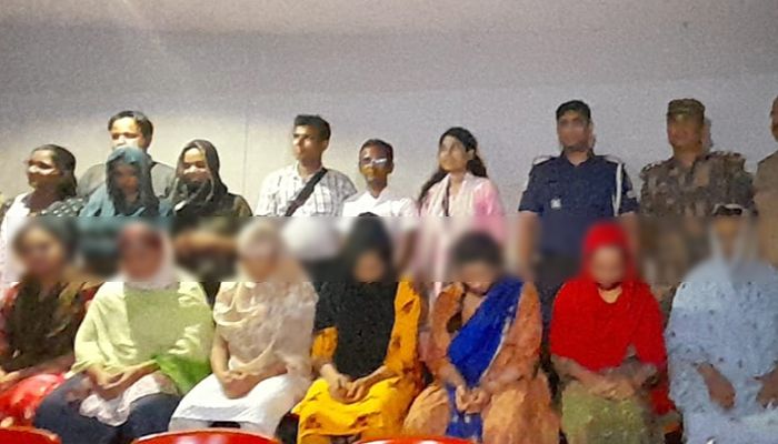 ভারতে সাজাভোগ শেষে দেশে ফিরলেন ৯ বাংলাদেশি নারী