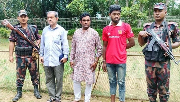 ভারতে পালানোর সময় সাবেক এমপি ফজলে করিম চৌধুরী আটক