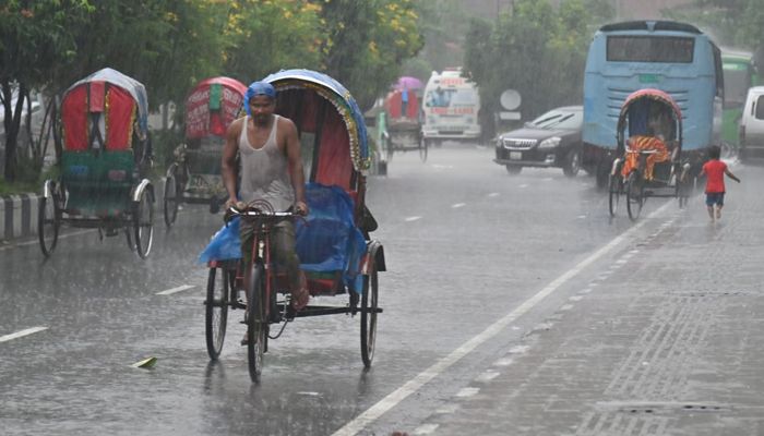 তাপপ্রবাহের পর রাজধানীতে স্বস্তির বৃষ্টি
