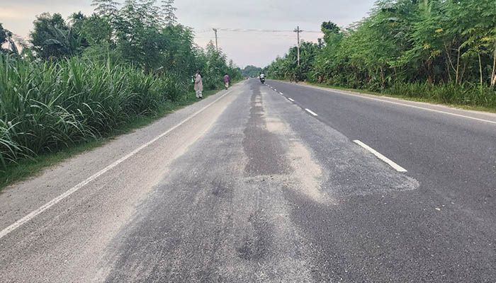 বছর না ঘুরতেই মহাসড়ক যেন ছেঁড়াকাঁথা
