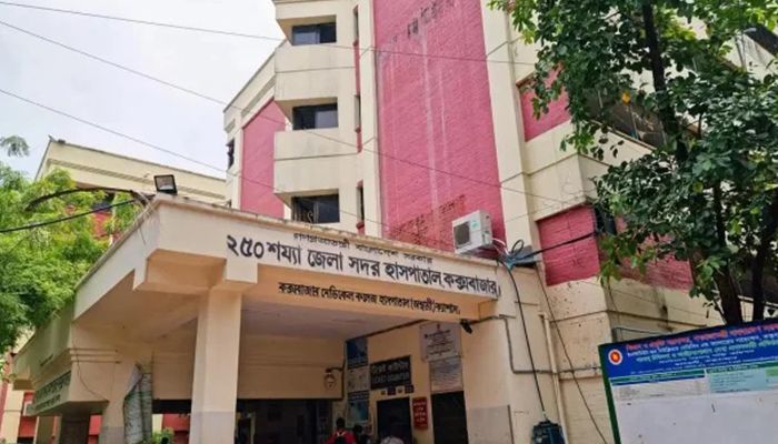  চার দিনেও স্বাভাবিক হয়নি কক্সবাজার সদর হাসপাতালের চিকিৎসাসেবা